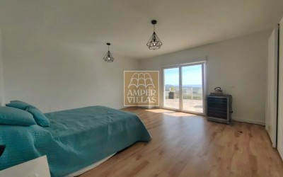 A beautiful, renovated villa with panoramic sea views.